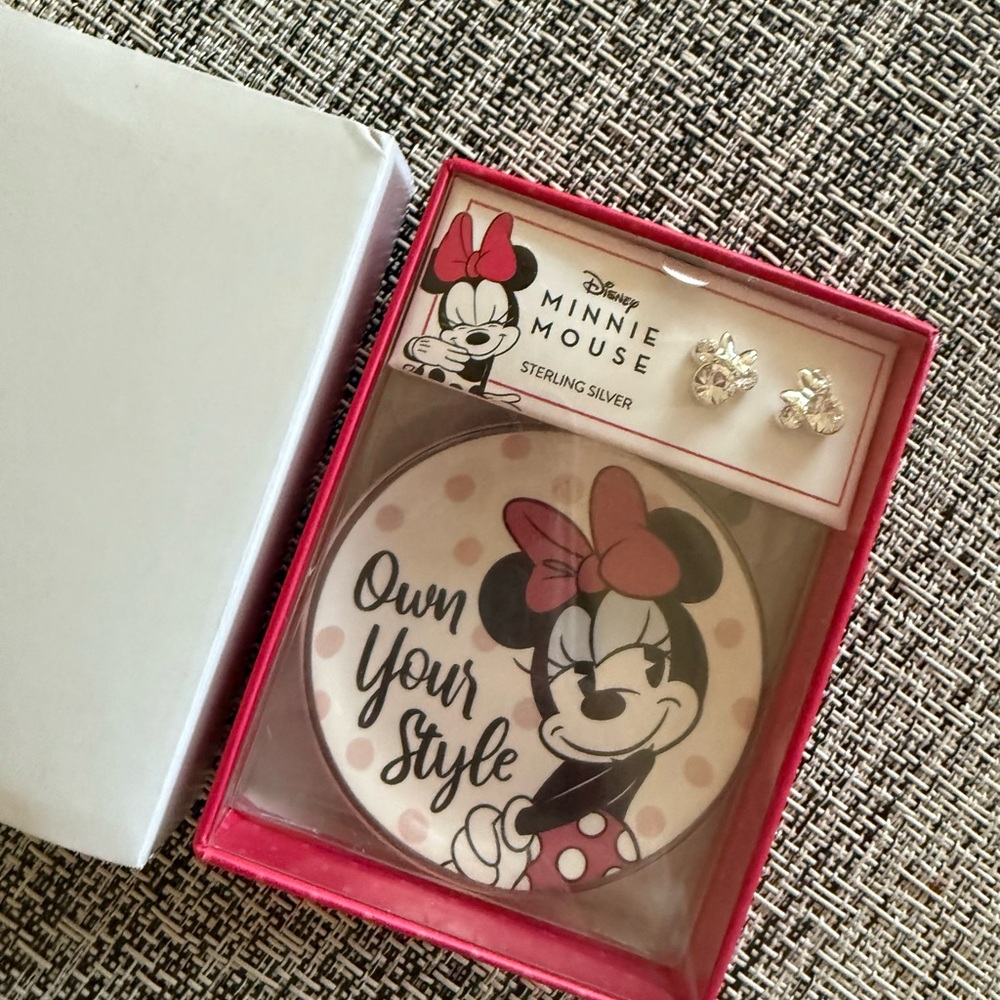 New! Disney Minnie Mouse earrings and tray set